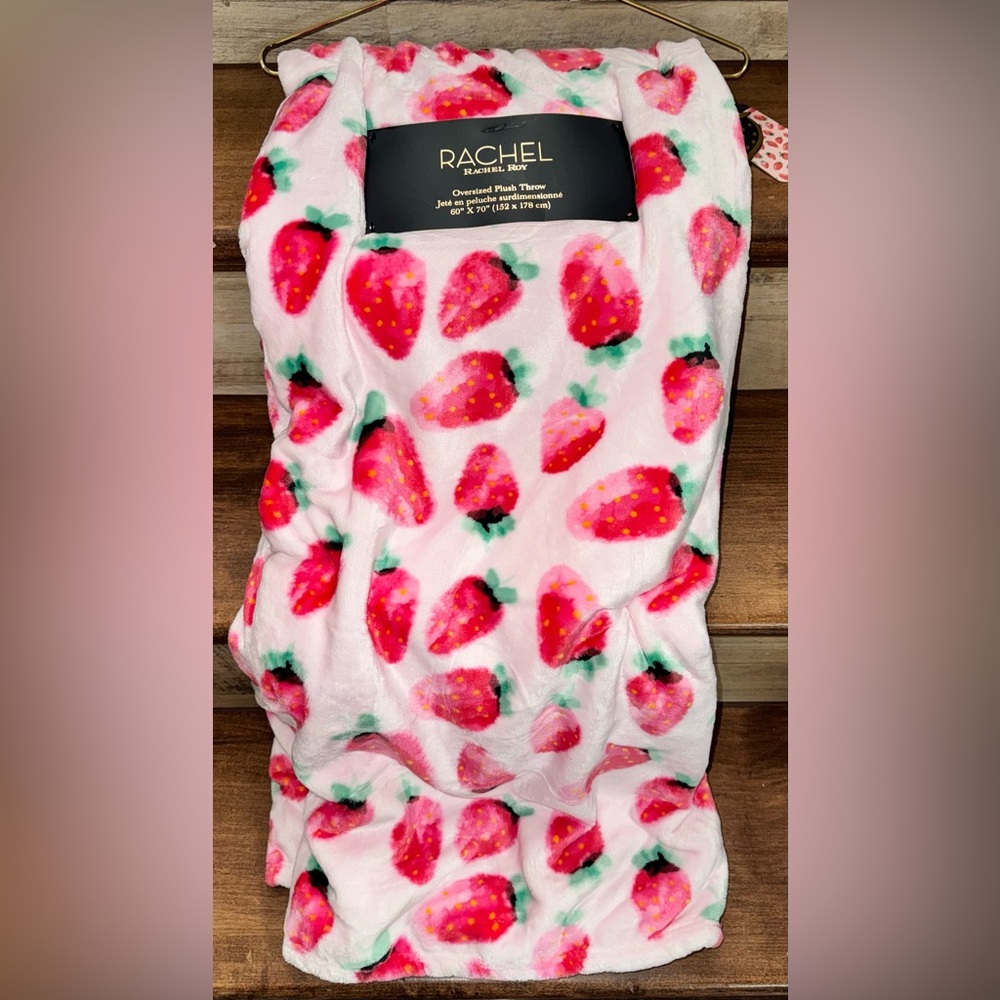 Cute 🥰 Rachel Roy oversized  Strawberry Patterned Plush Throw Blanket 60” x 70”